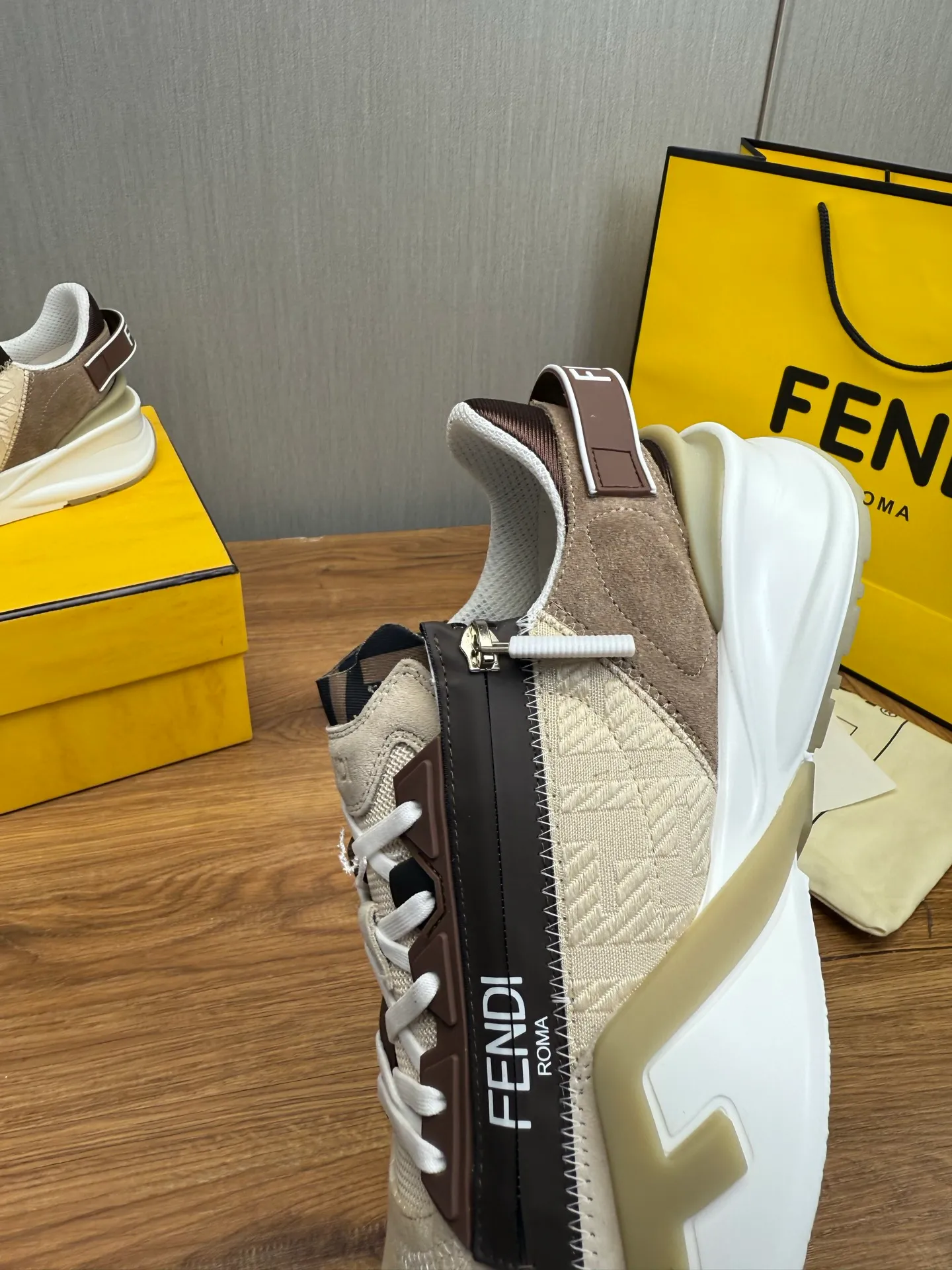 Men's shoes 💰540💰 Fendi [Fendi] hot style is on the market 🔥Fashionable casual men's shoes 🔱 Made of original brand fly knit fabric. Original cowhide + breathable mesh lining + sheepskin feet, perfect shape, top quality, you deserve it 🔜Original rubber outsole, ultra-light, non-slip and wear-resistant 👣 Standard size 38-44